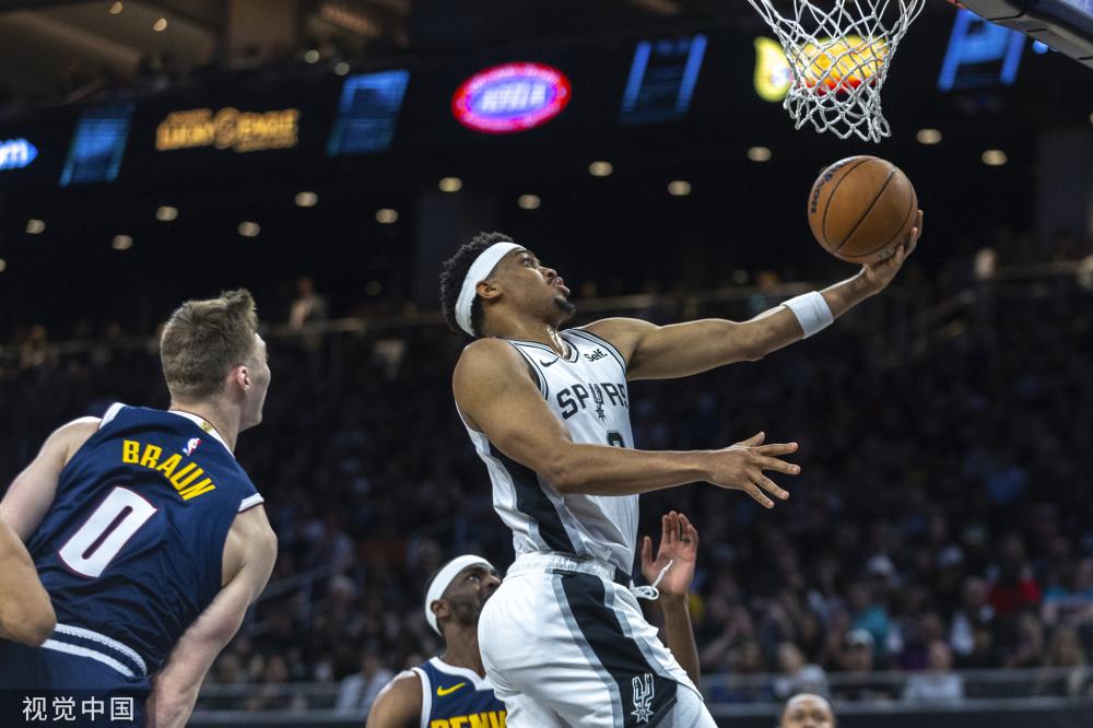 左脚跟腱完 左脚跟腱完