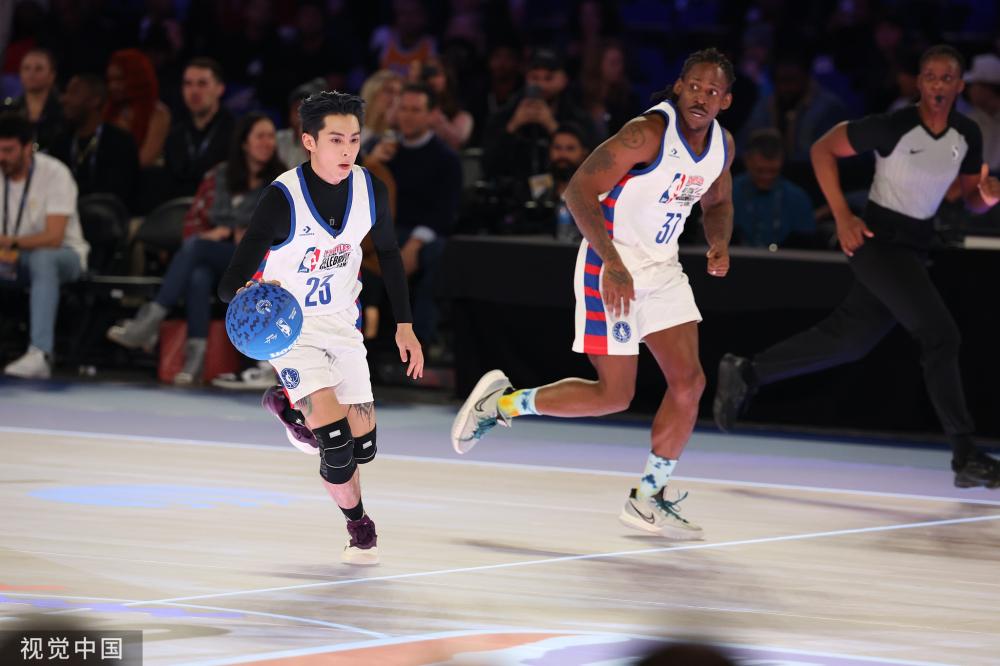 她担任主席 她担任主席